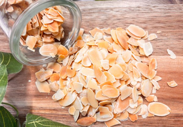 画像1: 限定品　アメリカ産ローストアーモンドスライス　400ｇ　ジップパック入り (1)