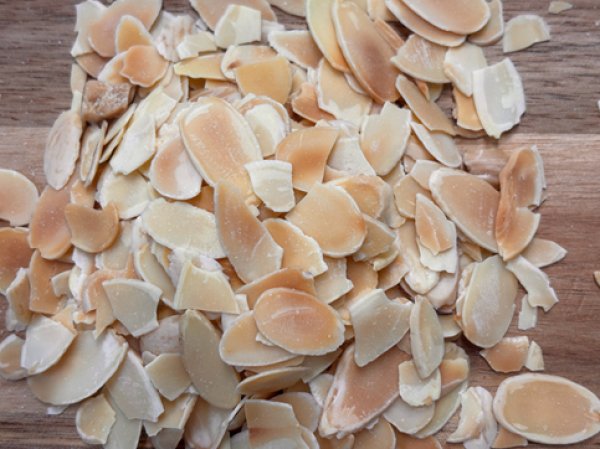 画像2: 限定品　アメリカ産ローストアーモンドスライス　400ｇ　ジップパック入り (2)